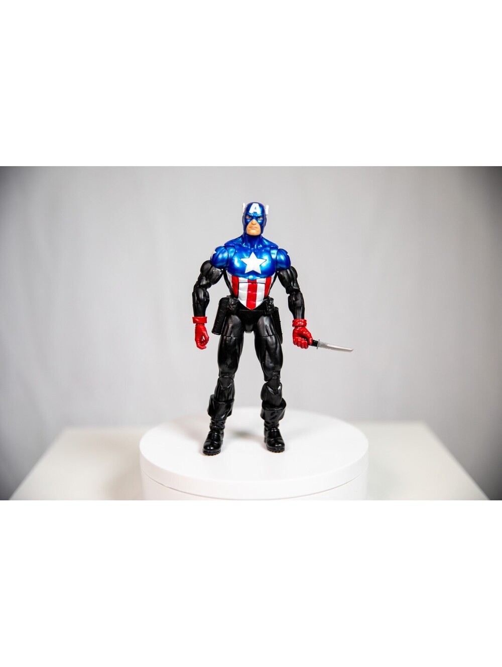 Marvel Universe Legends CAPTAIN AMERICA Bucky 3.75" /w Weapon